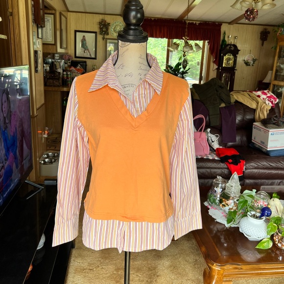 Woman’s Samantha Stuart 2 in one shirt perfect for fall - Picture 16 of 16